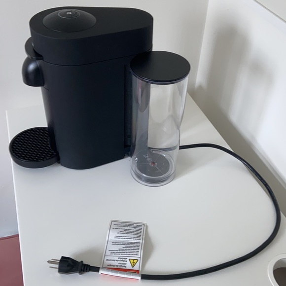 NESPRESSO by DELONGHI Vertuo coffee machine - Picture 4 of 10